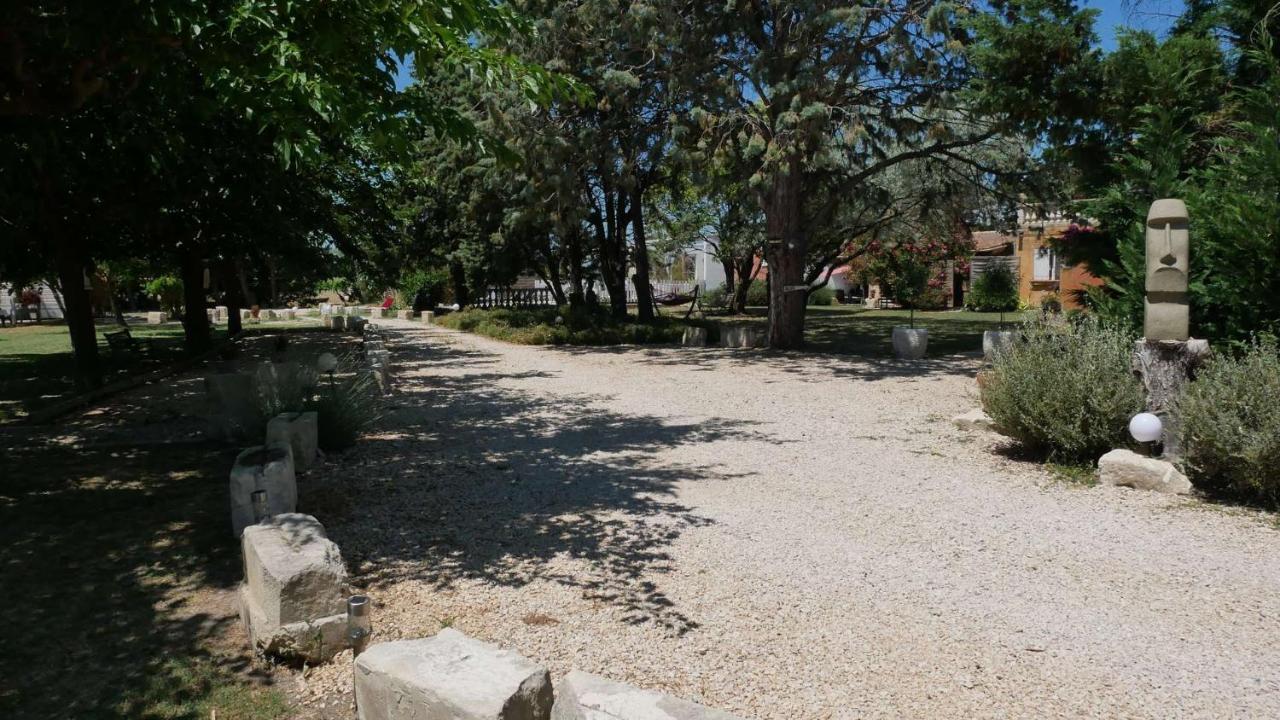 Apartmán Mas Maurane - Le Bougainvillier Aux Portes D'Arles Tarascon Exteriér fotografie