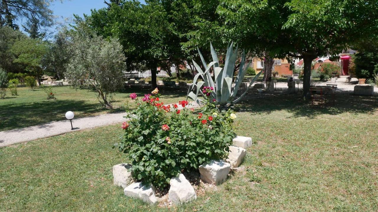 Apartmán Mas Maurane - Le Bougainvillier Aux Portes D'Arles Tarascon Exteriér fotografie